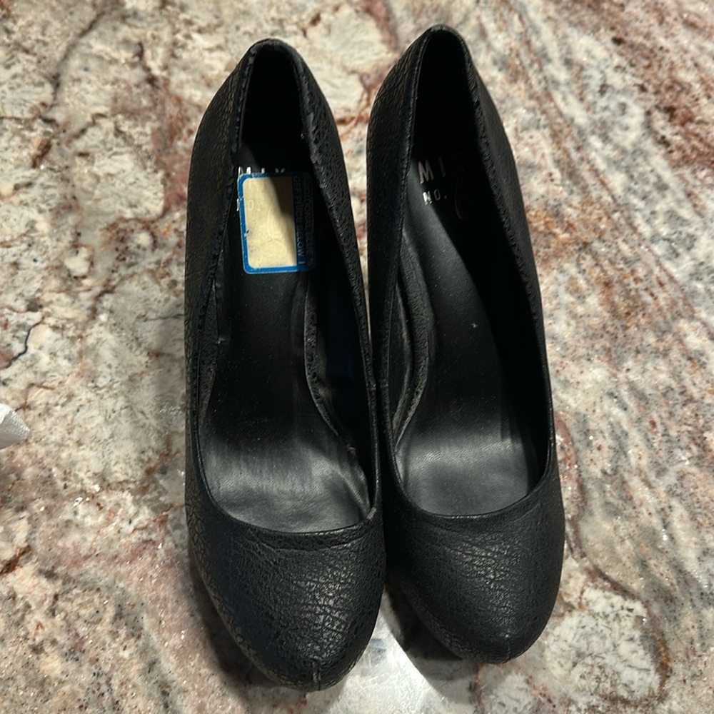 Women’s black Mix No. 6 Heels size 10
